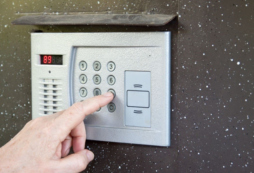 Installation of an intercom system: improving communication